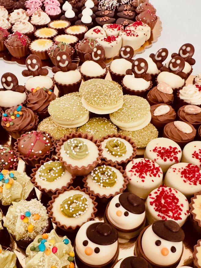 🎄Naše pralinkové vánoční cukroví 🎄 Hlásíme - máme hotovo 😉 naskladněno a vystaveno na eshopu. Už jen čekají na Vás 👍 celou...